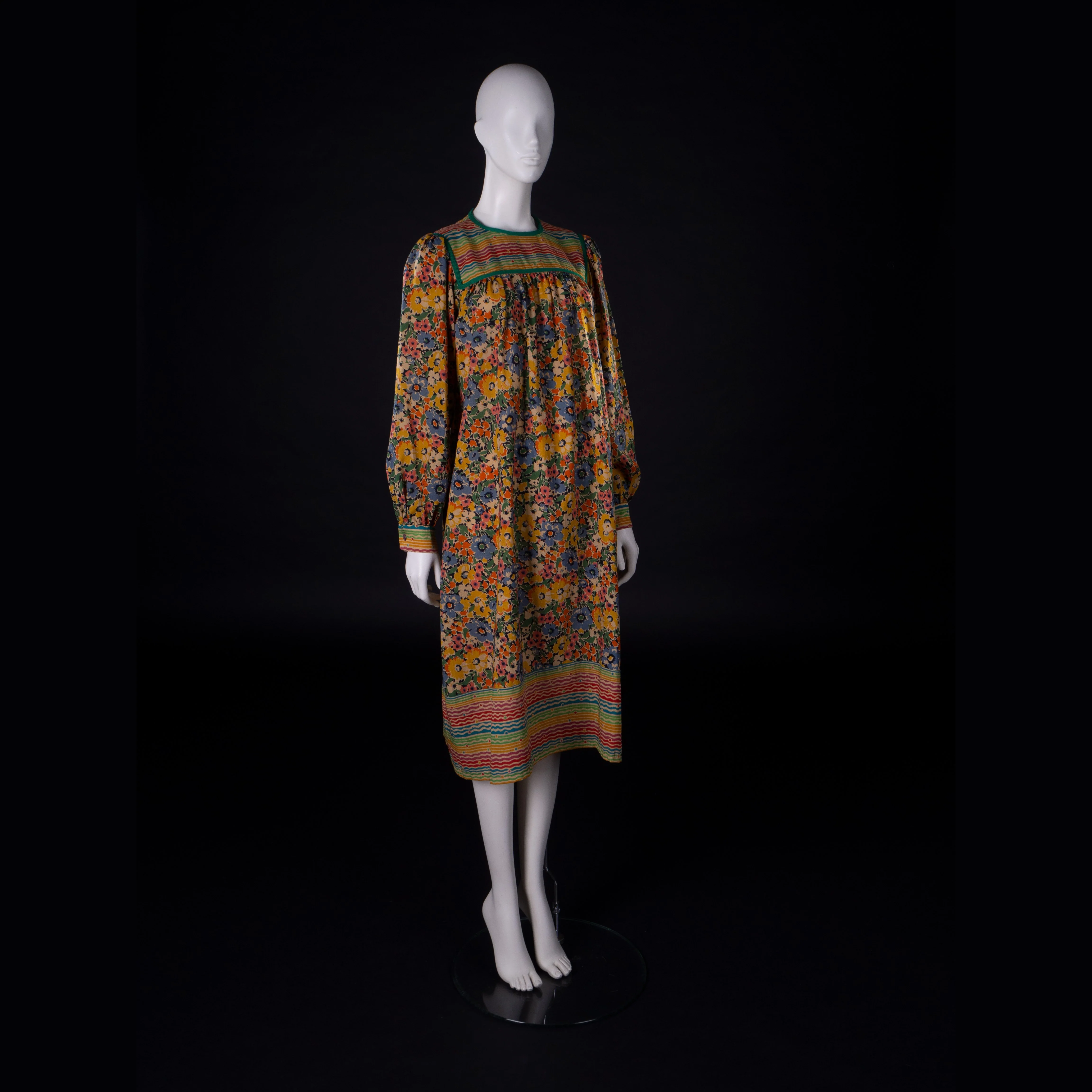 Tuesday 8 September 2-3 p.m.: Tour: Dress History Teaching Collection at Brighton University with Lou Taylor - Image 3