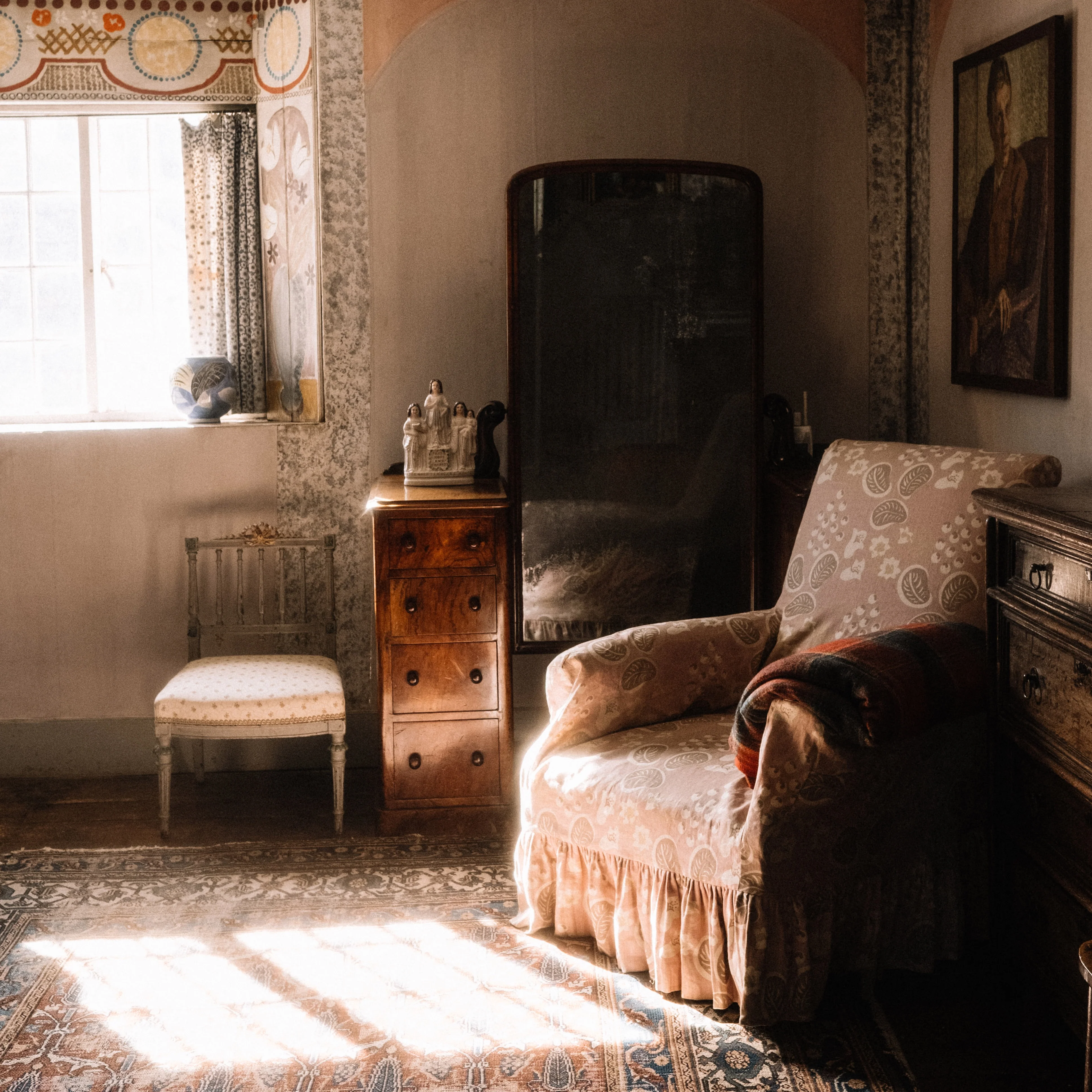 Tuesday 8 September, 11-12 p.m.: Tour: Textile Design at Charleston Farmhouse with Darren Clarke - Image 11