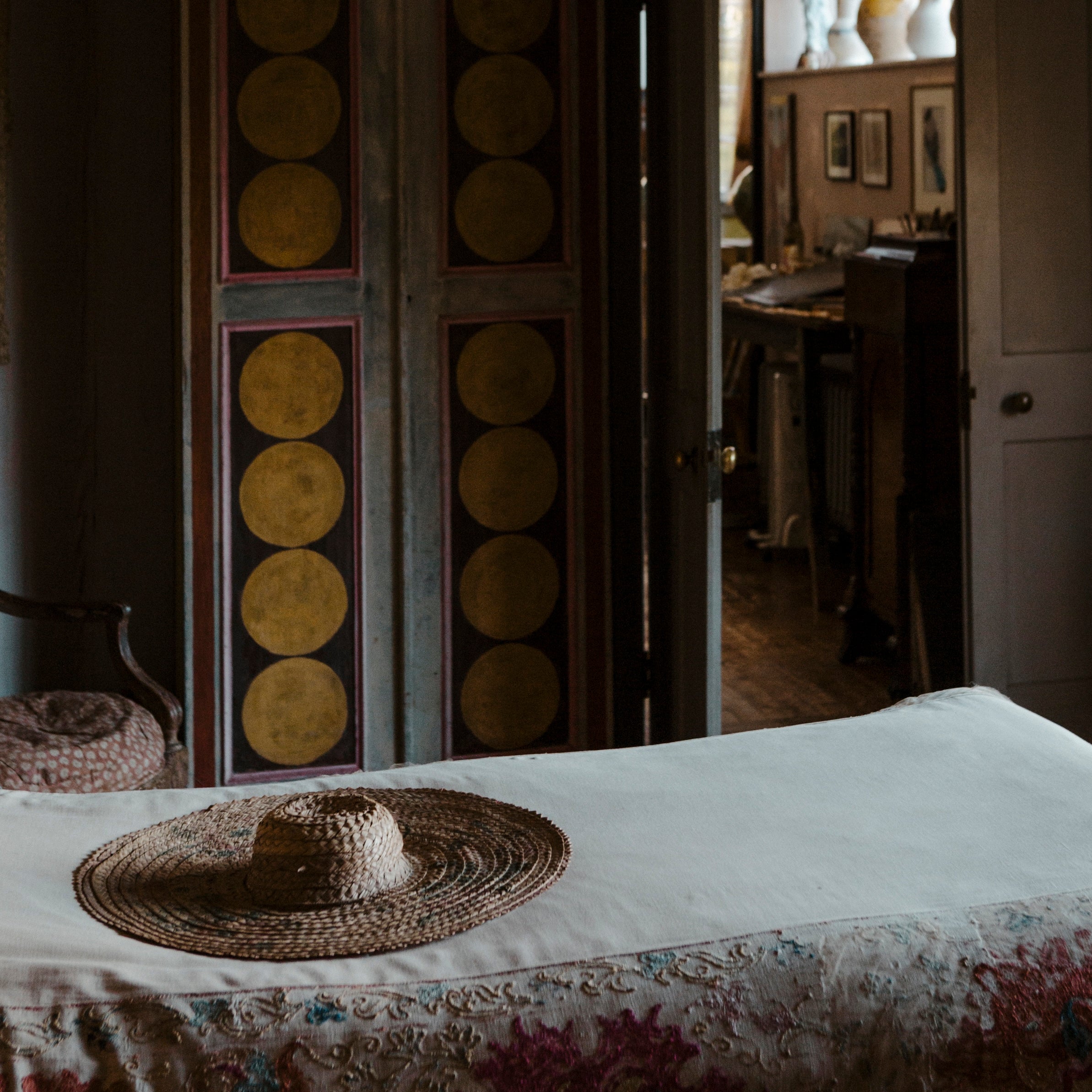 Tuesday 8 September, 11-12 p.m.: Tour: Textile Design at Charleston Farmhouse with Darren Clarke - Image 7