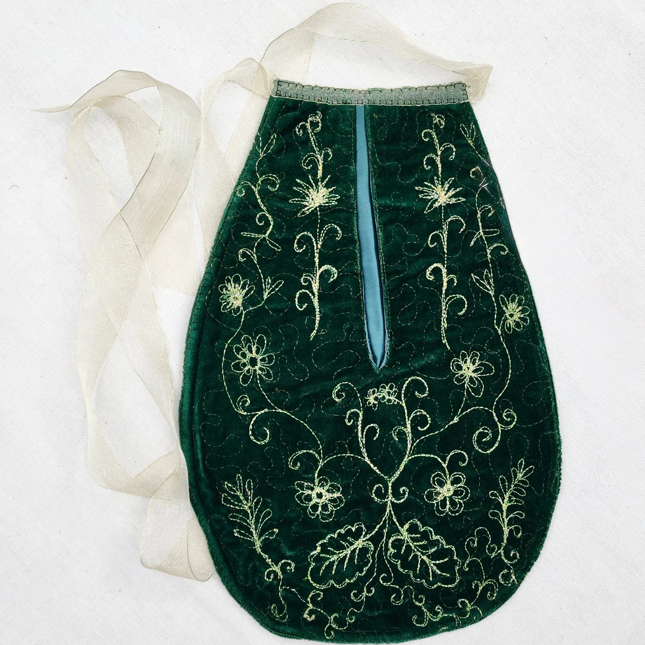 Tuesday 9 September, 10-4 p.m.: Workshop: Make a Historically Inspired Pocket with Melissa Jo Smith and acclaimed designer Rebecca Cole from Illuminated Arts - Image 10