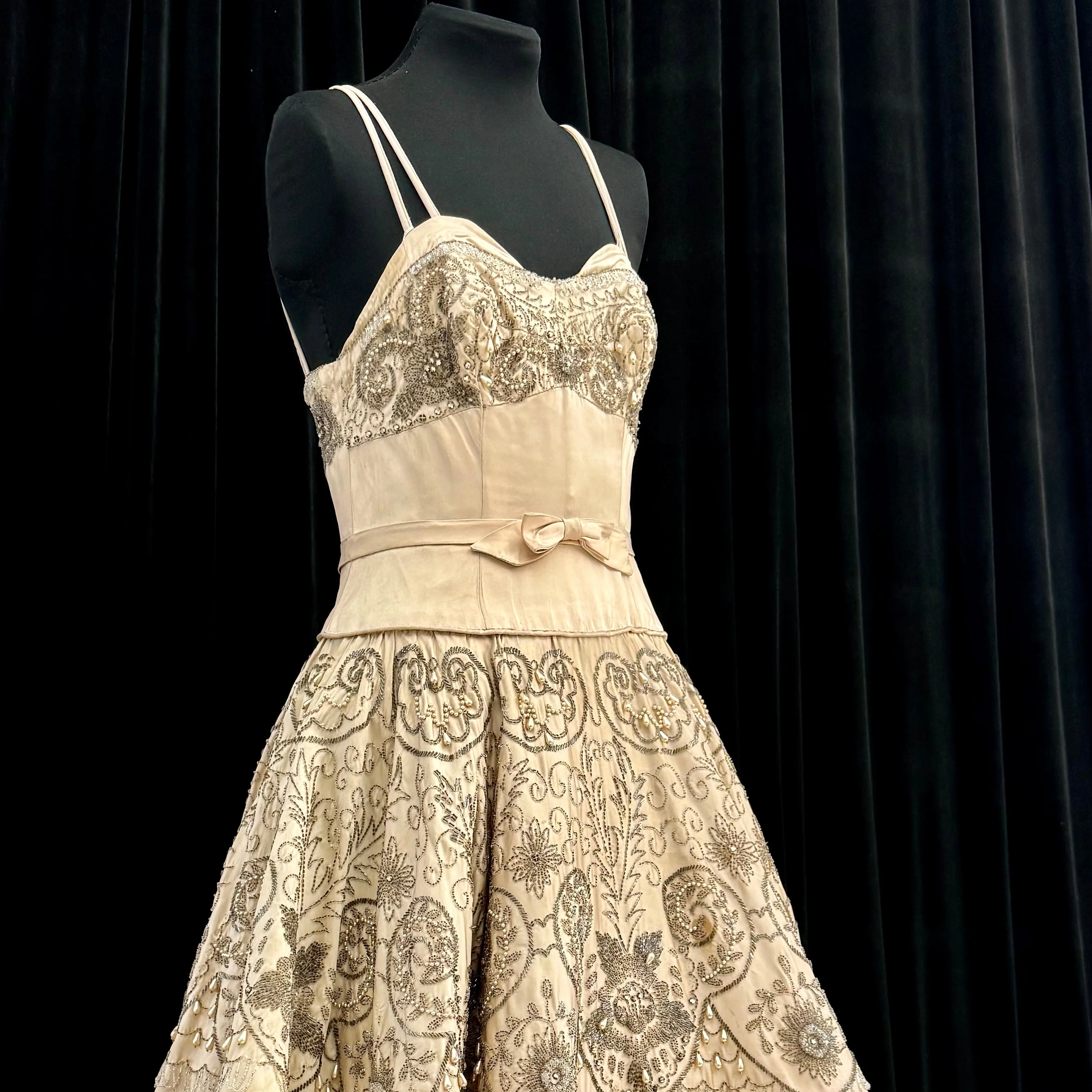 Tuesday 29 September, 2-5 p.m.: Tour,The Lightfoot Textile Archives and African Art Gallery with Janie Lightfoot - Image 6