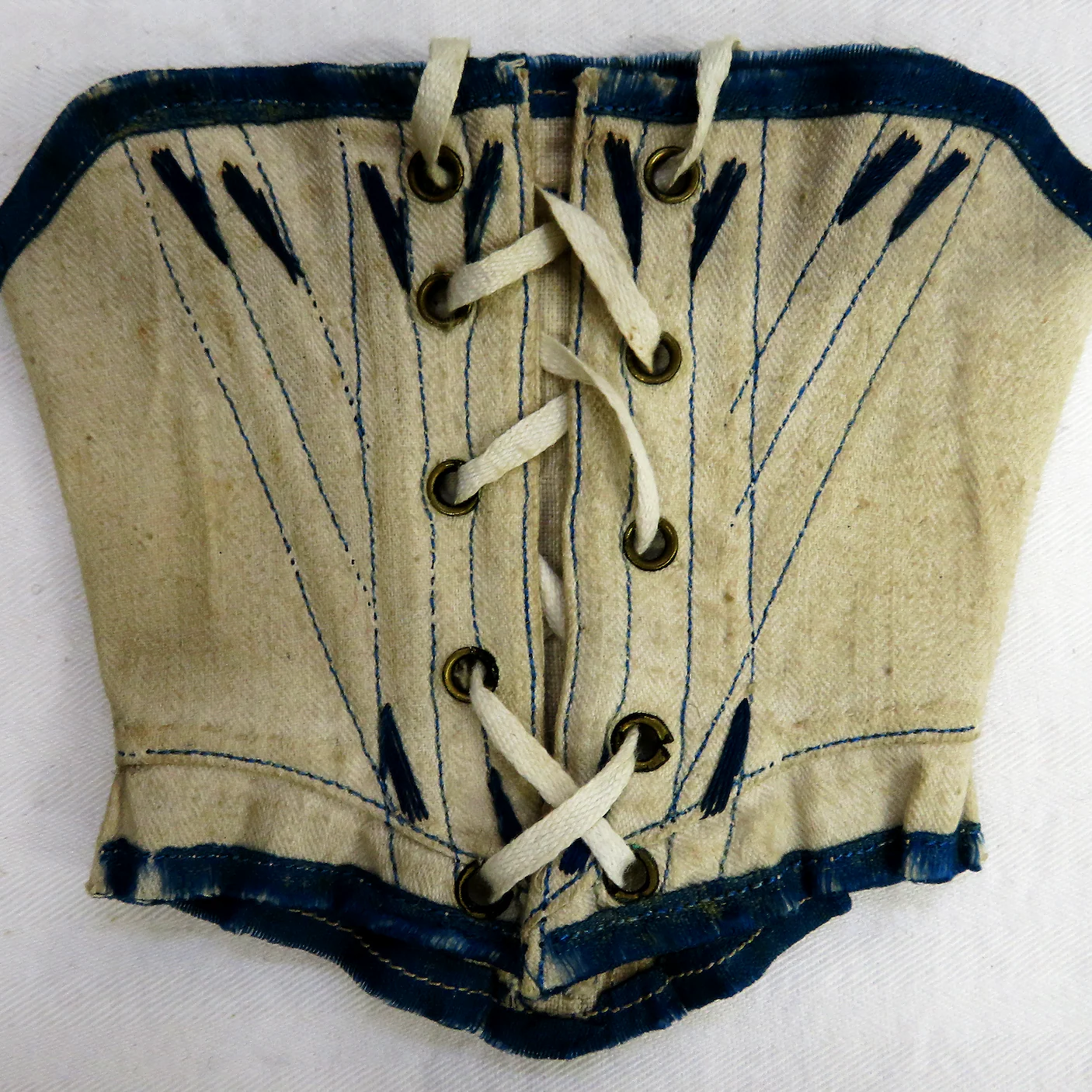 Tuesday 29 September, 2-5 p.m.: Tour,The Lightfoot Textile Archives and African Art Gallery with Janie Lightfoot - Image 8